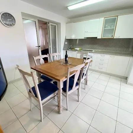 Apartment Big First Floor Near Arena And Centre *