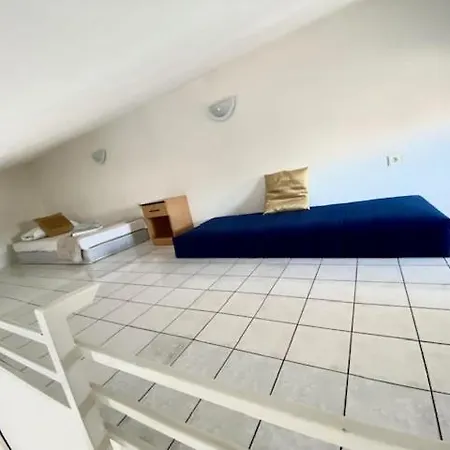Big First Floor Near Arena And Centre Apartment Pula