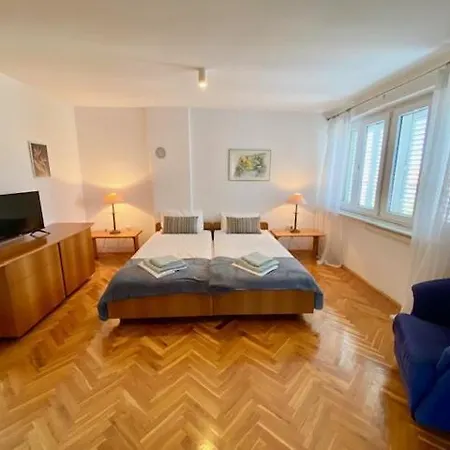 Big First Floor Near Arena And Centre Lejlighed Pula